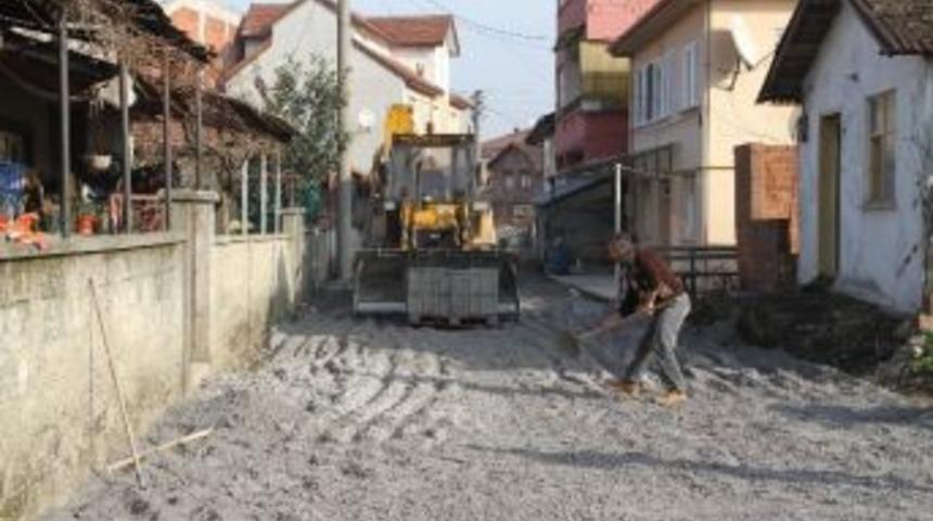 Akyazı&rsquo;da &Ouml;rnek Sokak &Ccedil;alışmaları S&uuml;r&uuml;yor