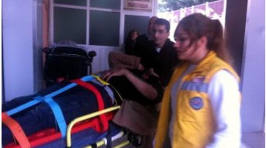 Adıyaman&rsquo;da Motosiklet Devrildi: 1 Yaralı