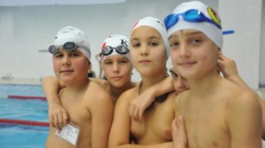 Adnan Menderes Olimpik Y&uuml;zme Havuzu Ve Gen&ccedil;lik Merkezi Startını Verdi