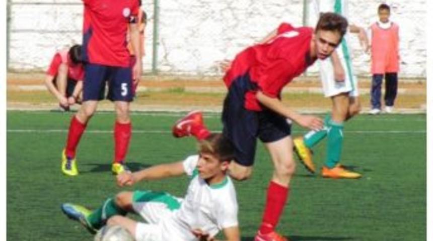 &Ouml;demiş&rsquo;in U-17&rsquo;leri İzmir&rsquo;den Boynu B&uuml;k&uuml;k D&ouml;nd&uuml;: 1-0