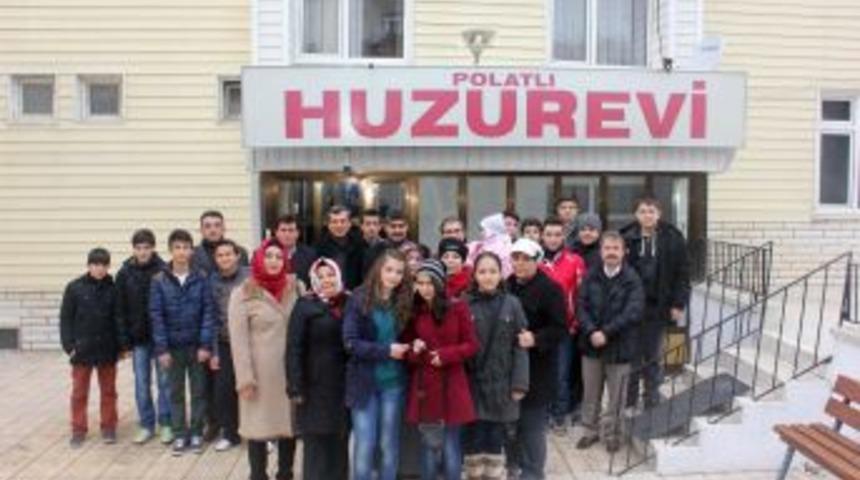 Samanyolu Lisesi Huzurevi Sakinlerini Sevindirdi