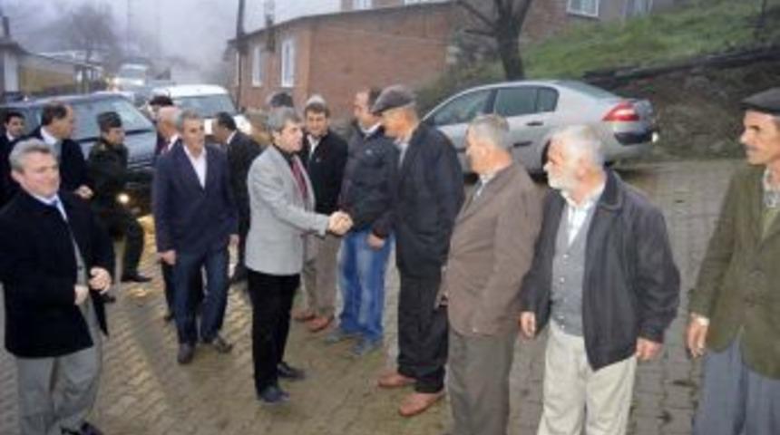 &Ccedil;anakkale Valisi &Ccedil;ınar Bah&ccedil;esinden Elektrik Hattı Ge&ccedil;ecek K&ouml;yl&uuml;lerle G&ouml;r&uuml;şt&uuml;