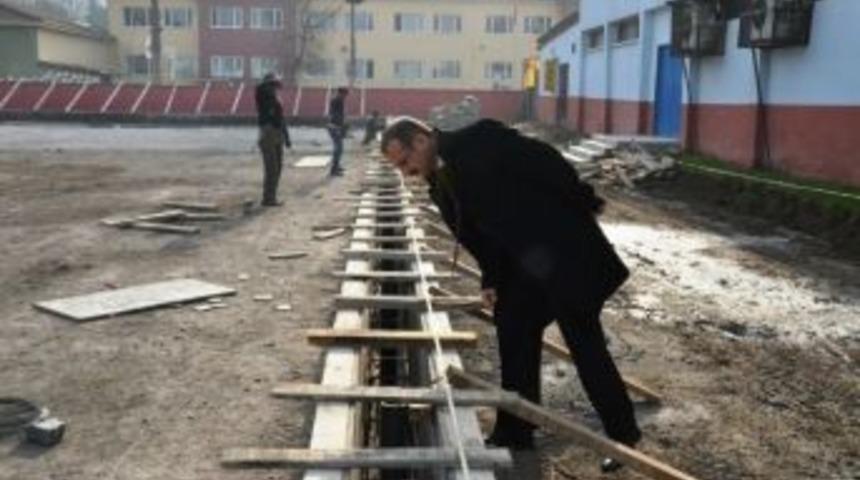 Tenis Kortu İnşaatı Başladı