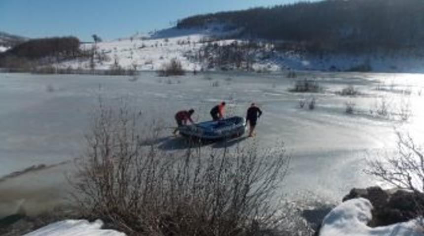 Buz Tutan G&ouml;lette K&ouml;pek Kurtarma Operasyonu