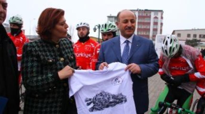 Sarıkamış Şehitleri İ&ccedil;in Pedal &Ccedil;eviren Bisiklet&ccedil;iler Ardahan'a Ulaştı