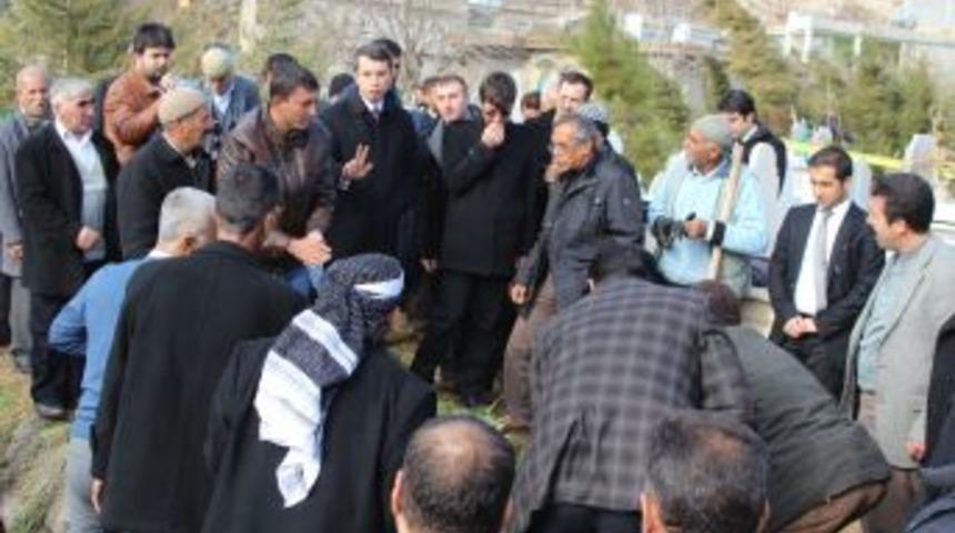 HADEP Y&ouml;neticileri Serdar Tanış Ve Ebubekir Deniz I&ccedil;in Kazı Yapıldı