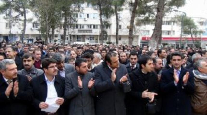 İl&ccedil;e Milli Eğitim M&uuml;d&uuml;r&uuml;n&uuml;n Darp Edilmesi Kınandı