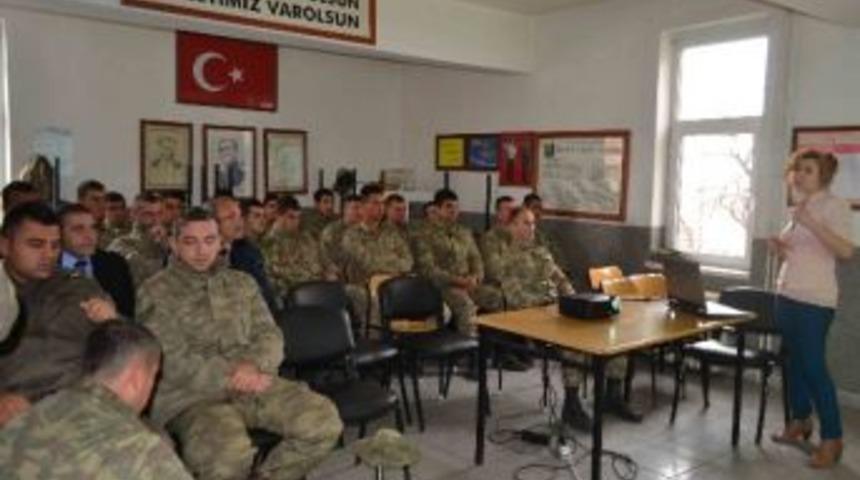 Askerlere &lsquo;evlilik &Ouml;ncesi Eğitim&rsquo; Verildi