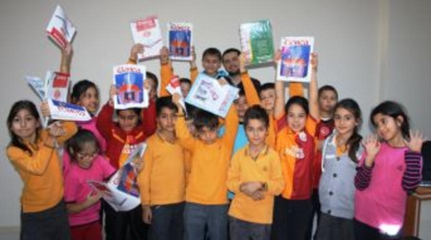 Fezalı Minikler Gezgin Abi'yle Eğlendi