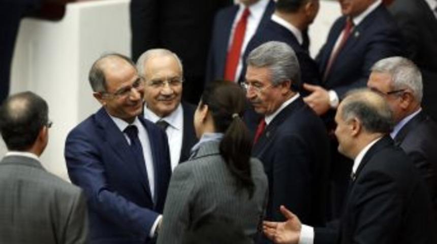 Genel Kurul'da Yeni Bakanları Tebrik Kuyruğu