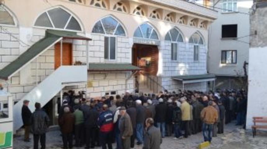 Yangında &Ouml;len Anne Ve &Ccedil;ocukları Toprağa Verildi