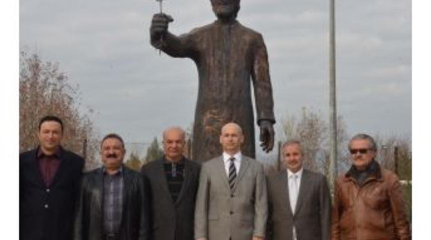 Kozan'a Dioscorides Heykeli