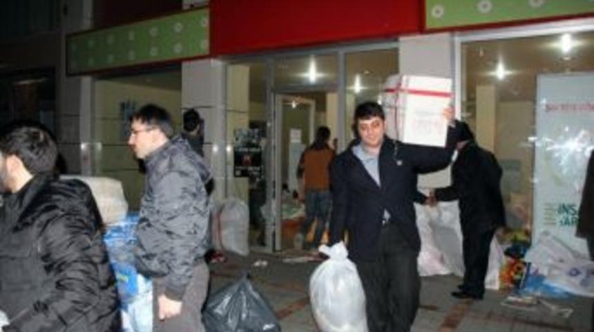 İhh&rsquo;dan Suriye&rsquo;ye İki Tır Giyecek Yardımı