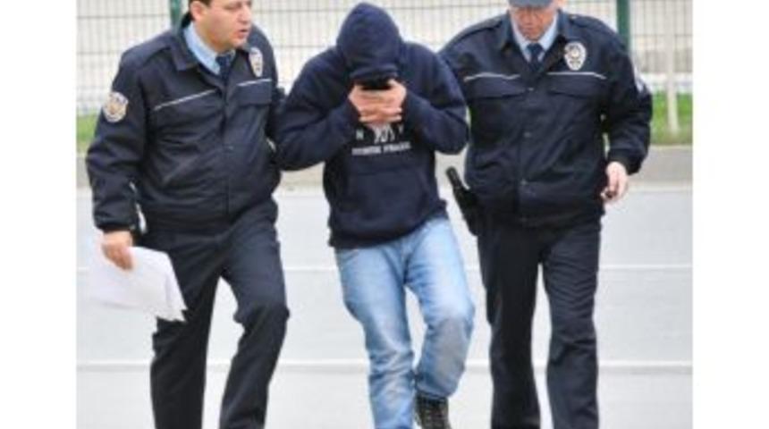 Hırsızlık Zanlıları Cami Avlusunda Yakalandı