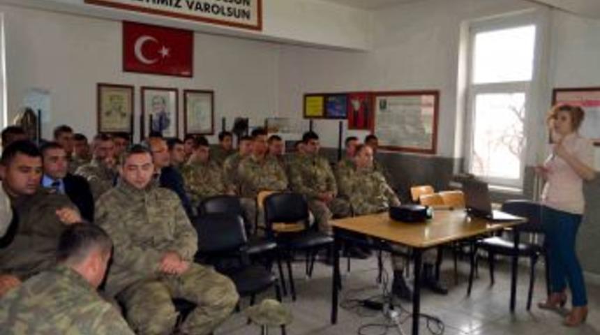Askerlere 'evlilik' Eğitimi Verildi