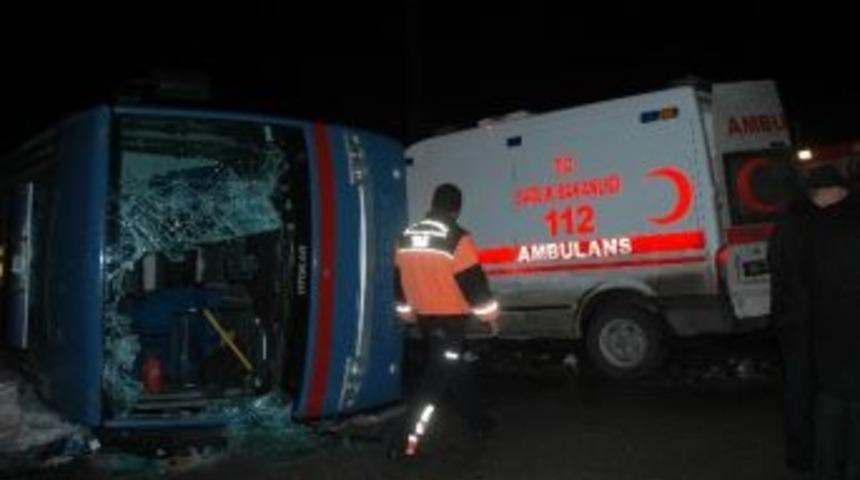 Cezaevi Aracı Ambulans &Ccedil;arpıştı: 1 &Ouml;l&uuml;, 12 Yaralı