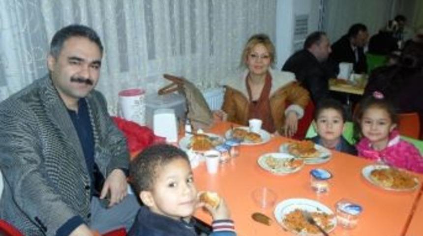 Minikler Turşu Yaptı, Aileleri Afiyetle Yedi