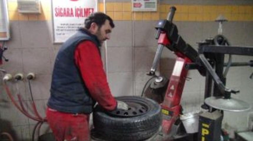 Lastik&ccedil;ilerin Gece Mesaisi