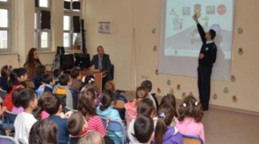 &Ouml;ğrencilere Trafikte Karşılaşabilecekleri Riskler Ve Uymaları Gereken Kurallar Anlatıldı