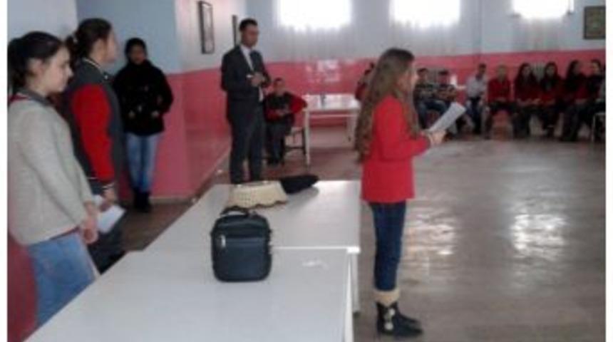 &Ouml;ğrenciler Şiir Okuma Ve Masal Anlatma Yarışmasında Yarıştı