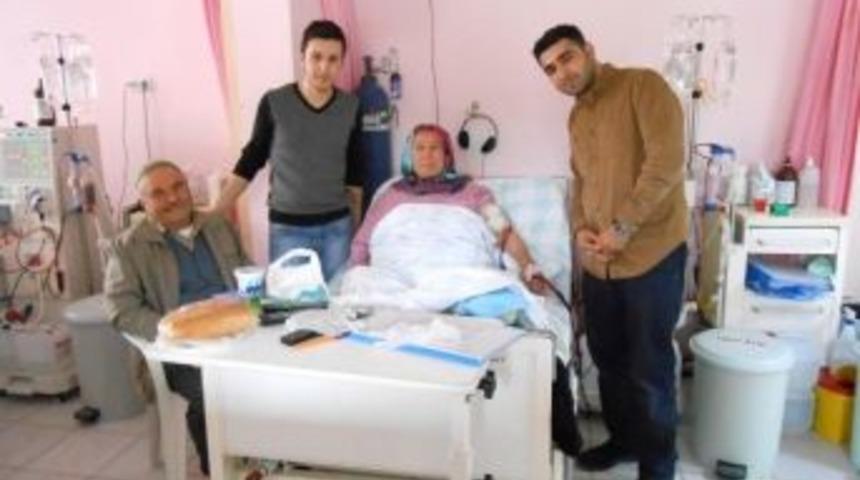 Gediz Meslek Y&uuml;ksekokulu &Ouml;ğrencilerinden Hasta Ziyareti