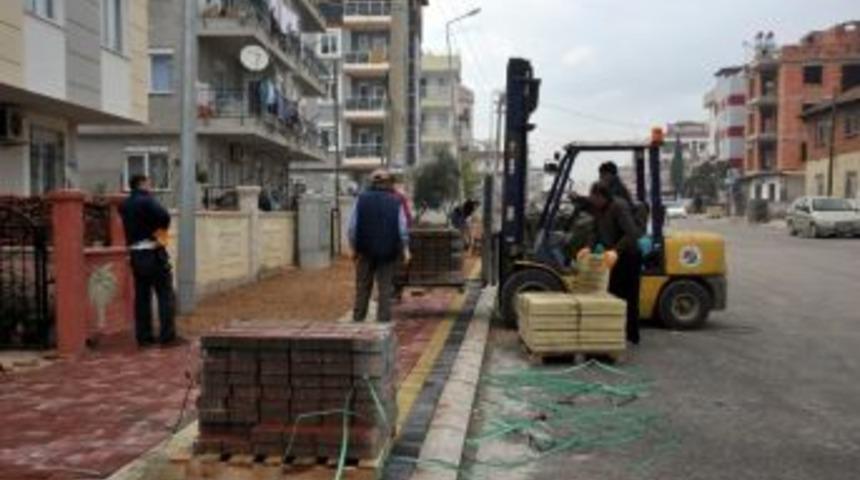 &Uuml;&ccedil; Mahallede Kaldırım &Ccedil;alışmaları Başladı
