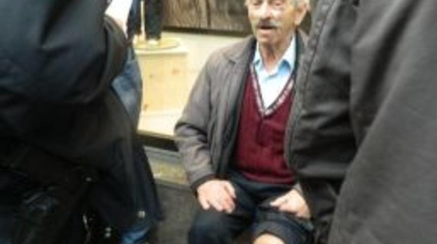 Karşıya Ge&ccedil;mek İsterken Belediye Otob&uuml;s&uuml; &Ccedil;arptı