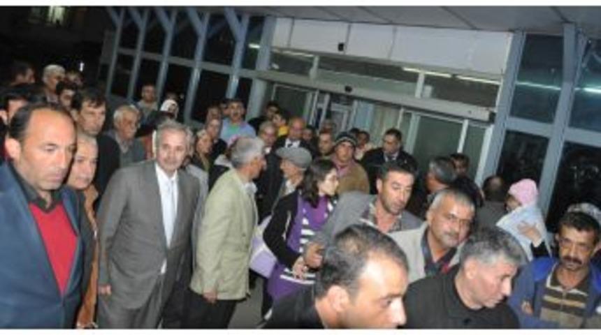 Ağa&ccedil; Altında Kalan Muhtar Ağır Yaralandı