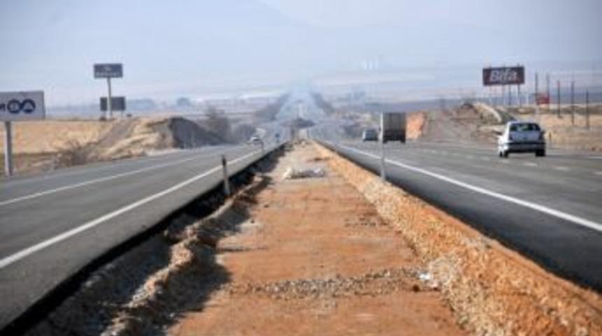 Karaman-kazımkarabekir Karayolunda Asfalt &Ccedil;alışmaları