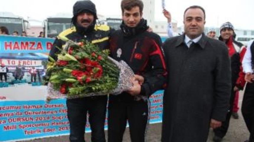 Milli Sporcu Dursun&rsquo;a Coşkulu Karşılama