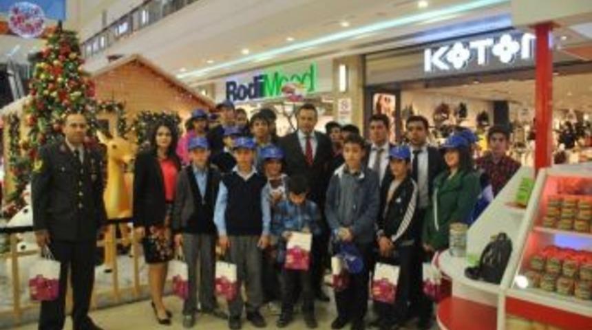 Osmaniye Jandarması Başarılı &Ouml;ğrencileri &Ouml;d&uuml;llendirdi