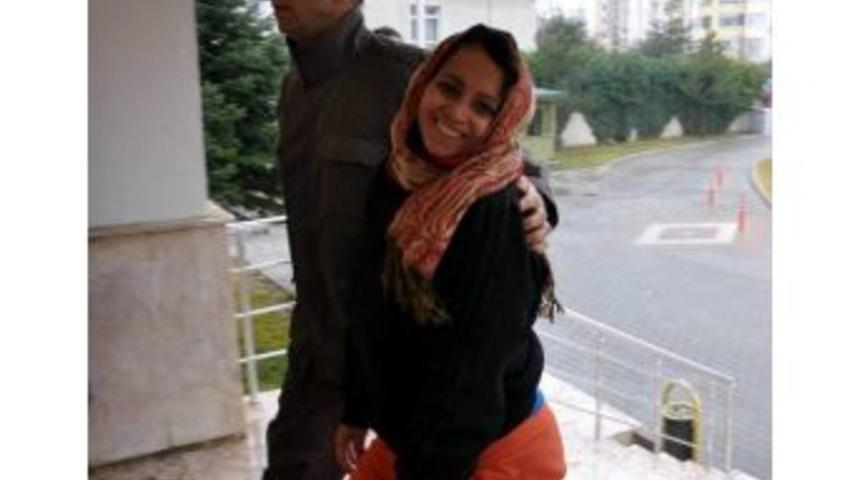 Hollandalı Kadın Gezmek İ&ccedil;in Aracı &Ccedil;almış