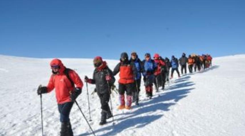 Kocaelili Dağcılar Sarıkamış Şehitleri İ&ccedil;in Tırmandı