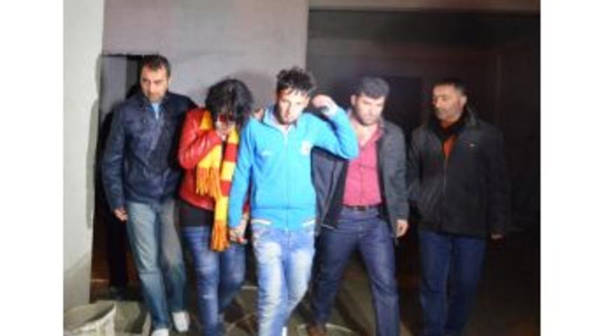 Evlenmek I&ccedil;in 4 Katlı Binanın &Ccedil;atısına &Ccedil;ıktılar