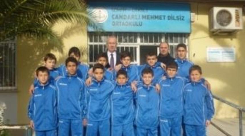 &Ccedil;andarlı Mehmet Dilsiz Ortaokulu Futbol Takımı Namağlup Play - Off&rsquo;lara Kaldı