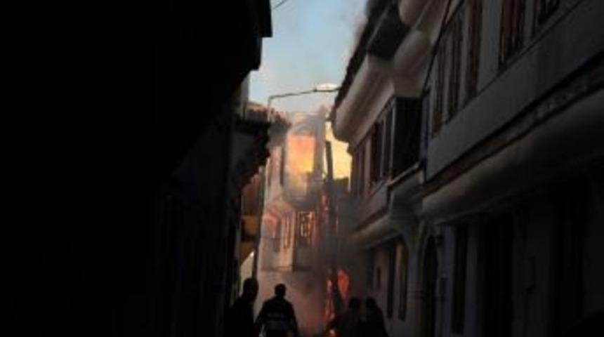 Y&ouml;r&uuml;k Hasanların Halilağa Sokağı'nın Yaraları Sarılıyor