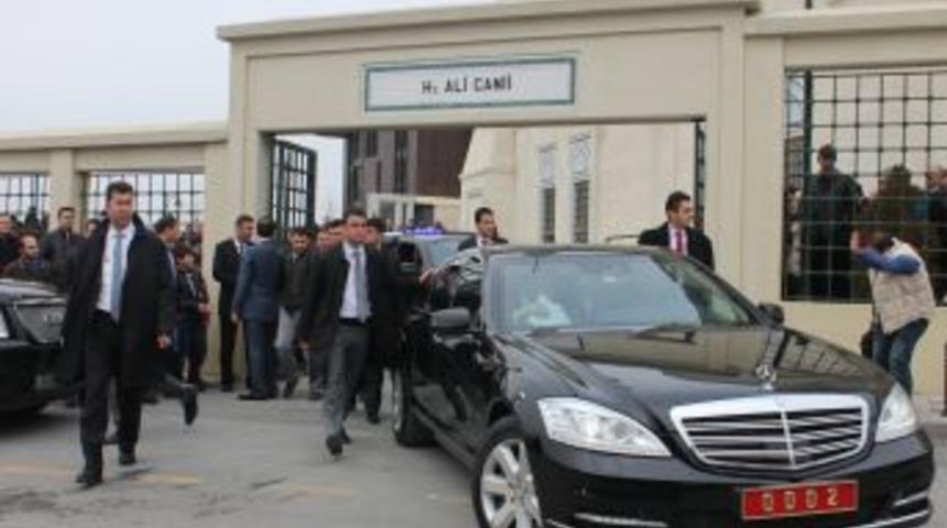 Erdoğan, Cuma Namazını Hz. Ali Camii'nde Kıldı