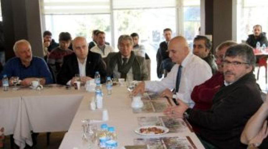 Trabzonspor Teknik Direkt&ouml;r&uuml; Mustafa Ak&ccedil;ay, Basın Mensuplarıyla Bir Araya Geldi