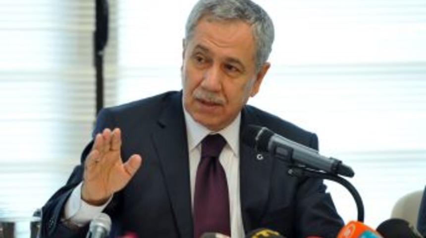 B&uuml;lent Arın&ccedil;'tan, Yal&ccedil;ın Akdoğan Ve Danışmanlara Twitter Eleştirisi