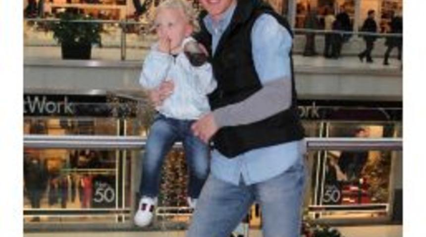 Fenerbah&ccedil;eli Yıldız Futbolcu Dirk Kuyt&rsquo;un &Ccedil;ocuk Sevgisi