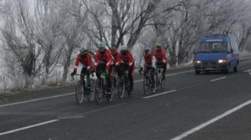 Sarıkamış Şehitleri I&ccedil;in Bin 856 Kilometre Pedal &Ccedil;evirip Kars'a Ulaştılar