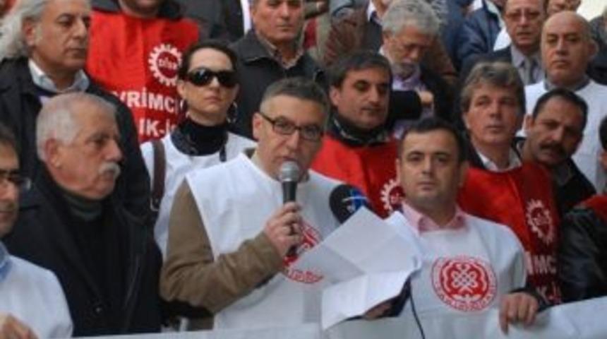 Adana'da Sağlık &Ccedil;alışanlarından Torba Yasa Eylemi