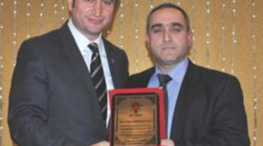 Ak Parti Melikgazi Teşkilatından, Meclis &Uuml;yesi Adaylarına Plaket