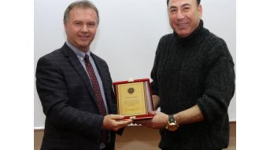 AR&Uuml;&rsquo;de T&uuml;rk Tiyatrosu Konuşuldu