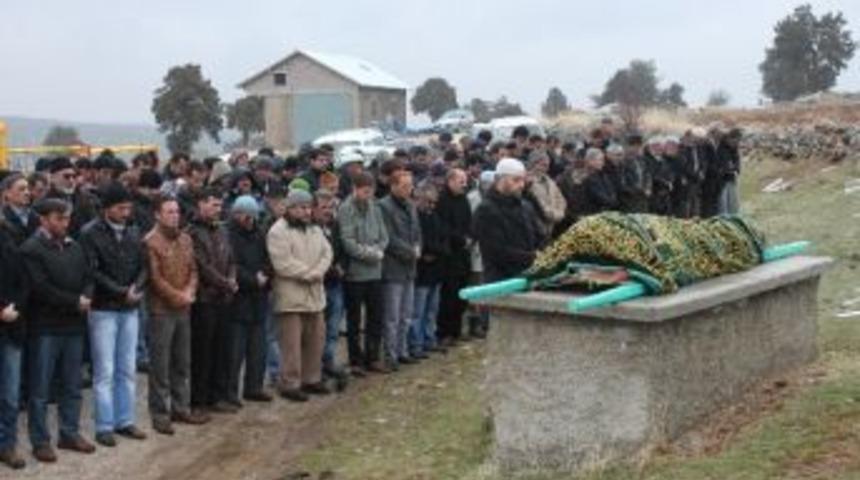 Kocası Tarafından &Ouml;ld&uuml;r&uuml;len Kadın Toprağa Verildi