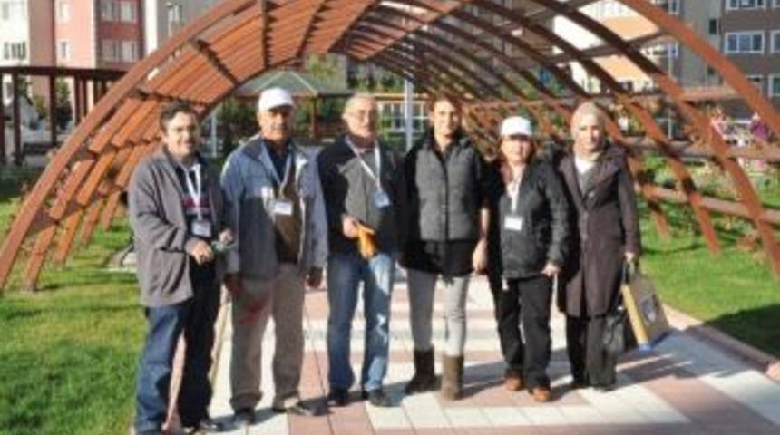 Bu İl&ccedil;ede Parkları G&ouml;revliler Değil, G&ouml;n&uuml;ll&uuml;ler Koruyor