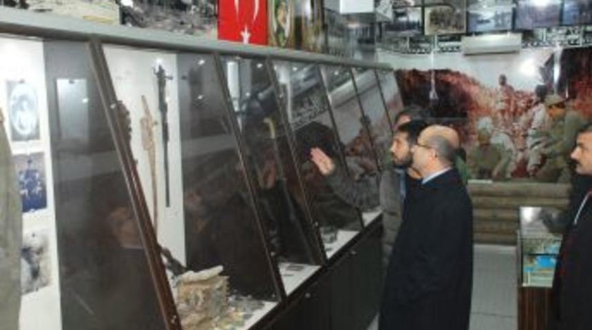 Vali Demirtaş, &Ccedil;anakkale Gezici M&uuml;zesini Ziyaret Etti