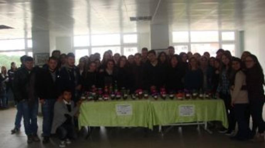 Üniversite Öğrencilerinden Reçel Ve Zeytin Sunumu