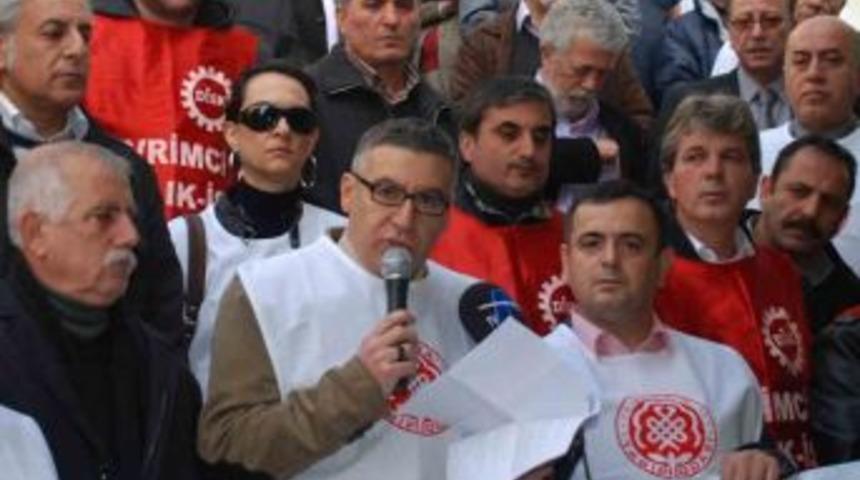 Adana&rsquo;da Sağlık &Ccedil;alışanları &lsquo;Torba Yasayı&rsquo; Protesto Etti