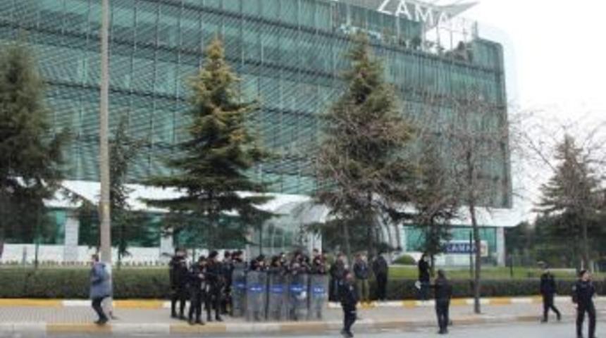Zaman Gazetesi Önünde Protesto